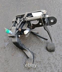 2016 NISSAN NV400 2.3 DCI Clutch Master Cylinder Brake Pedal Box Assy 8200672372