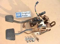 84 92 Camaro Firebird T5 5 speed hydraulic clutch brake pedals box assembly
