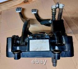 ASTON MARTIN LHD DBS, DB9 Manual brake and clutch bracket box 8D33-2450-A