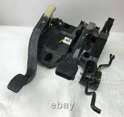 Chevrolet Spark Mk1 2010-15 Pedal Box Assembly With Clutch Pedal 95962968 (2011)