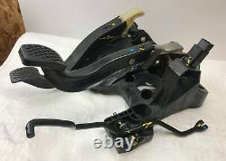 Chevrolet Spark Mk1 2010-15 Pedal Box Assembly With Clutch Pedal 95962968 (2011)