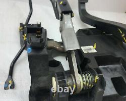 Chevrolet Spark Mk1 2010-15 Pedal Box Assembly With Clutch Pedal 95962968 (2011)