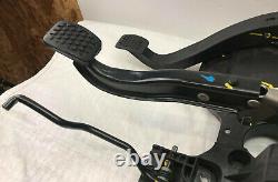 Chevrolet Spark Mk1 2010-15 Pedal Box Assembly With Clutch Pedal 95962968 (2011)