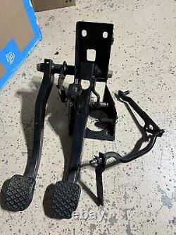 E30 5 Spd Manual Clutch and Brake Pedal Box Assembly