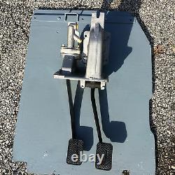 Jaguar XJ6 LHD Clutch / Brake Pedal Box 1974 -87 With Cylinder, With Pads