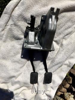 Jaguar XJ6 LHD Clutch / Brake Pedal Box 1974 -87 With Cylinder, With Pads