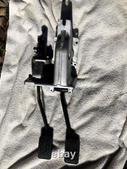 Jaguar XJ6 LHD Clutch / Brake Pedal Box 1974 -87 With Cylinder, With Pads
