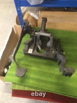 MG ZT ROVER 75 Pedal Box with Brake Accelerator & Clutch Pedals SKU101300