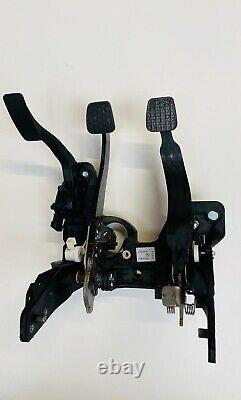 Oe Part Vauxhall Astra J Brake & Clutch Pedal Box Assembly 39032853 New