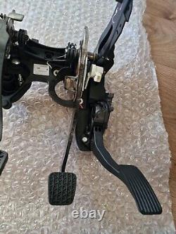 Oem Vauxhall Astra J Brake & Clutch Pedal Box Assembly Complete New 39032860