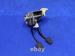 98 1998 Ford Mustang 5 Speed Manuelle Pedal Box Embrayage Assemblage Bon Usage F12