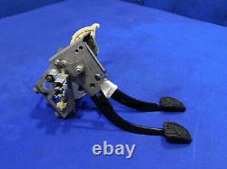 98 1998 Ford Mustang 5 Speed Manuelle Pedal Box Embrayage Assemblage Bon Usage F12