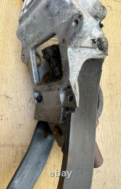 Assemblage de boîte de pédale de frein et d'embrayage VW T25 T3 Volkswagen RHD 251721111B