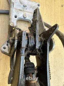 Assemblage de boîte de pédale de frein et d'embrayage VW T25 T3 Volkswagen RHD 251721111B