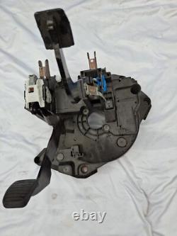 Ensemble de boîte à pédales Vauxhall Corsa D 1401740 B182