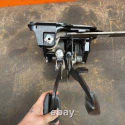 Ensemble de boîte à pédales de frein et d'embrayage Ford KA 51820457 AAAA 1.2 2008-2016 Ref 54