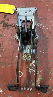 Ensemble de boîte à pédales de frein et d'embrayage VW T25 T3 Volkswagen RHD 251721111B