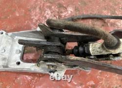 Ensemble de boîte de pédale de frein et d'embrayage VW T25 T3 Volkswagen LHD 251721111B