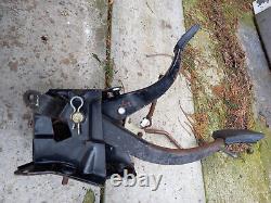 Vauxhall Viva Hc Magnum Coupe Firenza Pedal Box Brake Clutch Accelerator Late.
Traduisez ce titre en français : Vauxhall Viva Hc Magnum Coupe Firenza Boîte de pédale Frein Embrayage Accélérateur Tardif.