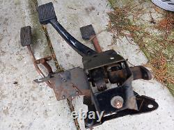 Vauxhall Viva Hc Magnum Coupe Firenza Pedal Box Brake Clutch Accelerator Late.
Traduisez ce titre en français : Vauxhall Viva Hc Magnum Coupe Firenza Boîte de pédale Frein Embrayage Accélérateur Tardif.